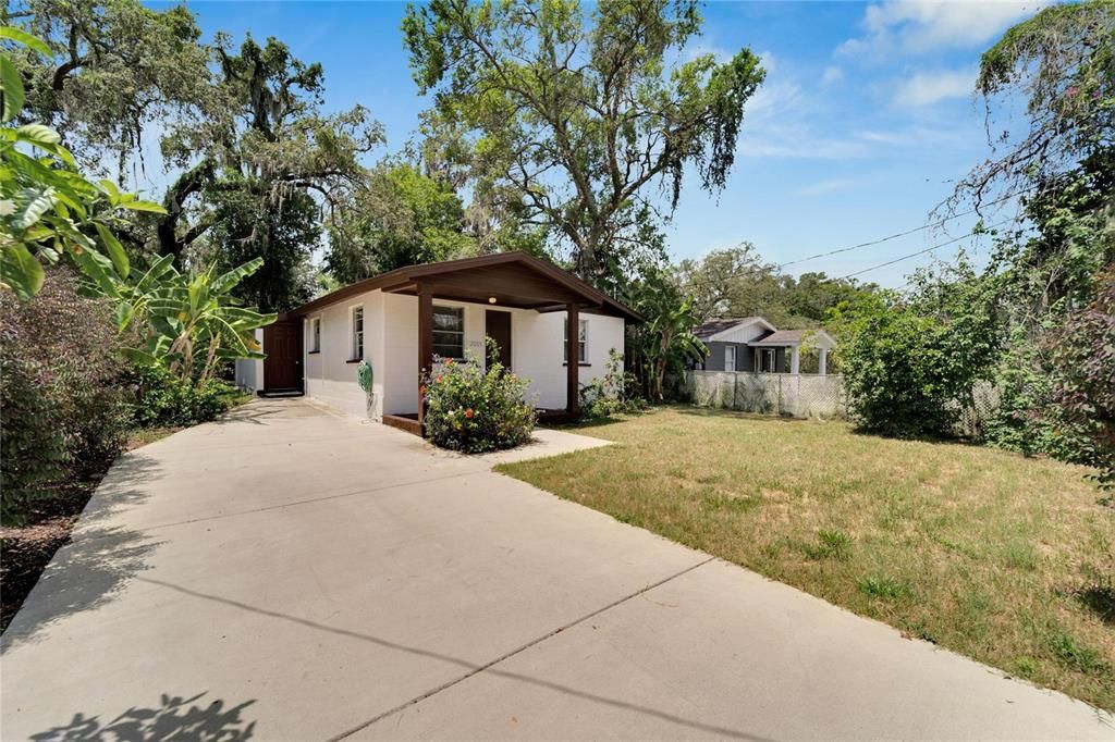 Active With Contract: $250,000 (3 beds, 1 baths, 1018 Square Feet)