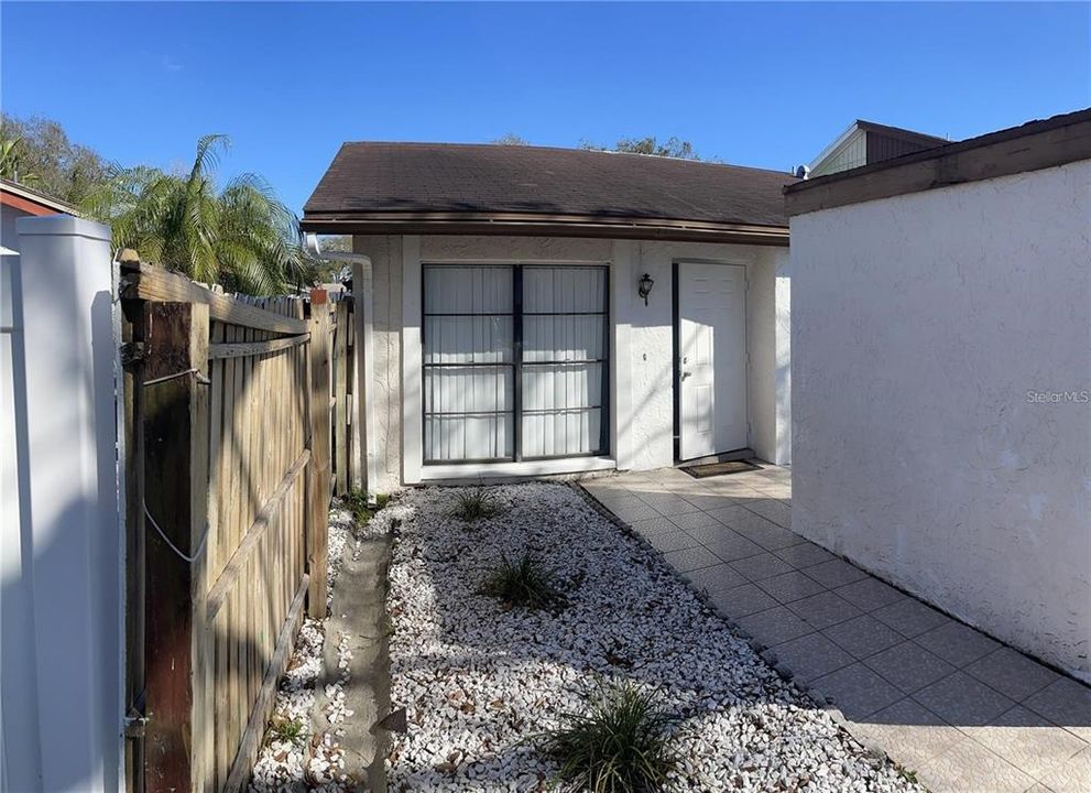 Recently Sold: $213,000 (2 beds, 1 baths, 891 Square Feet)