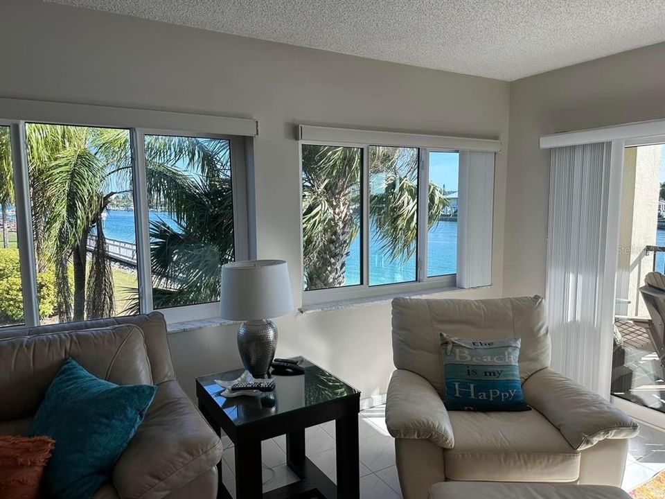Recently Sold: $860,000 (2 beds, 2 baths, 1290 Square Feet)
