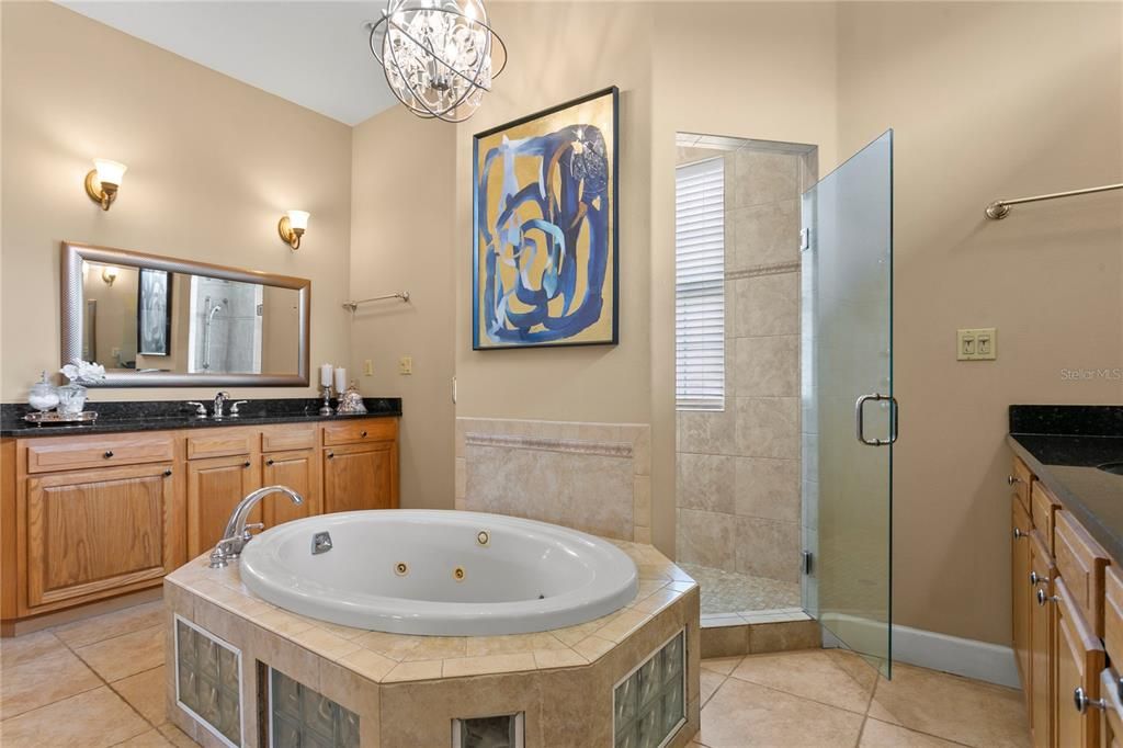 最近售出: $899,900 (3 贝兹, 2 浴室, 3331 平方英尺)