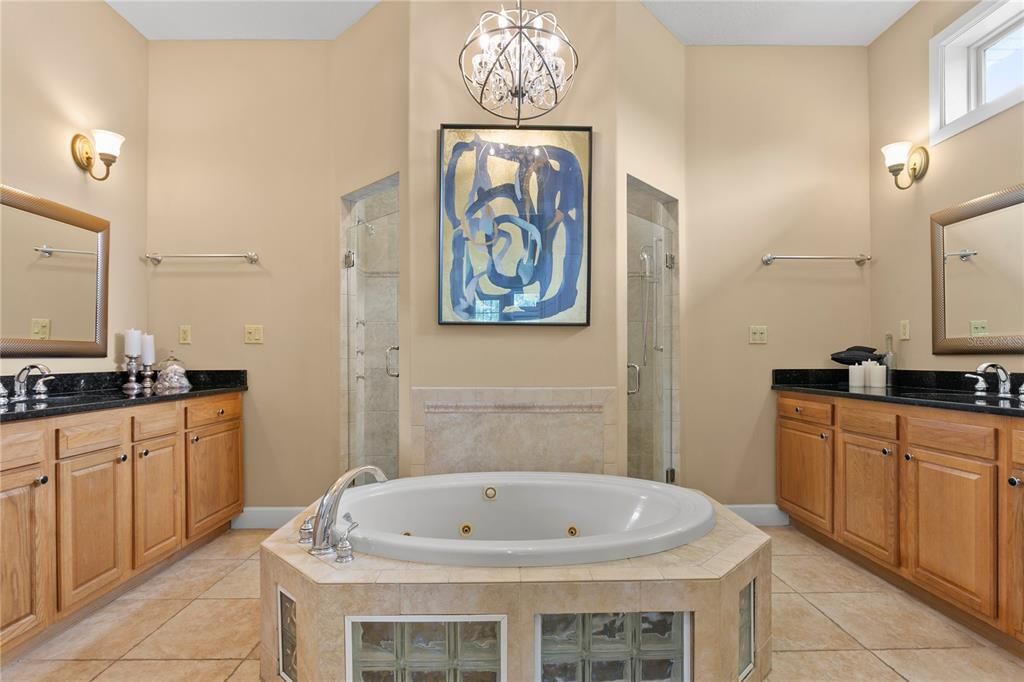 最近售出: $899,900 (3 贝兹, 2 浴室, 3331 平方英尺)
