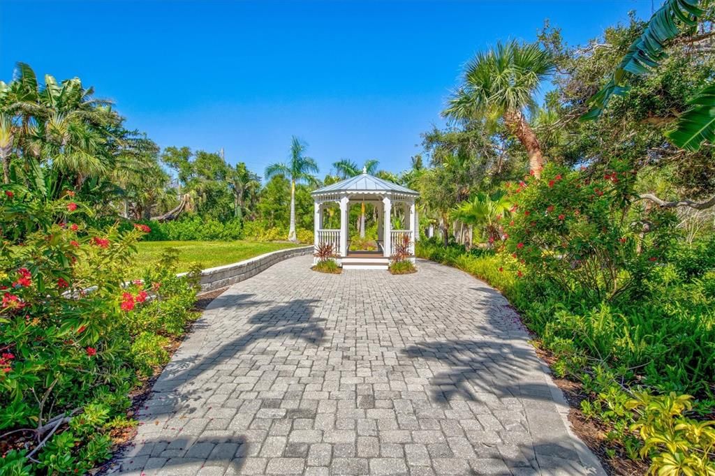 Recently Sold: $4,695,000 (4 beds, 5 baths, 5312 Square Feet)