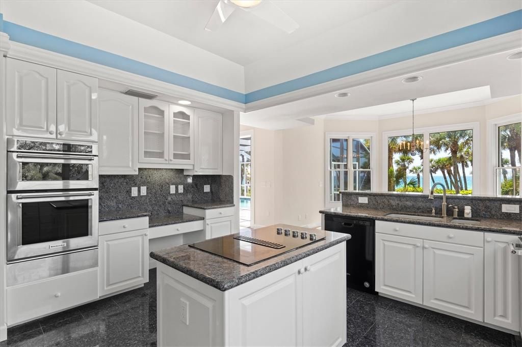 Recently Sold: $4,695,000 (4 beds, 5 baths, 5312 Square Feet)