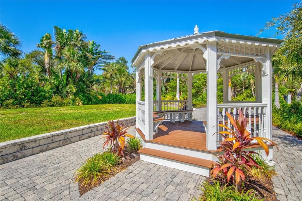 Recently Sold: $4,695,000 (4 beds, 5 baths, 5312 Square Feet)