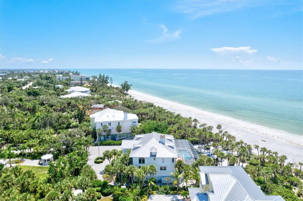 Recently Sold: $4,695,000 (4 beds, 5 baths, 5312 Square Feet)