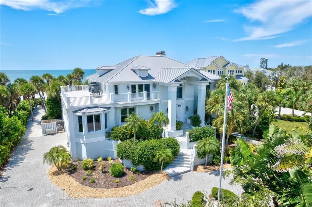 Recently Sold: $4,695,000 (4 beds, 5 baths, 5312 Square Feet)
