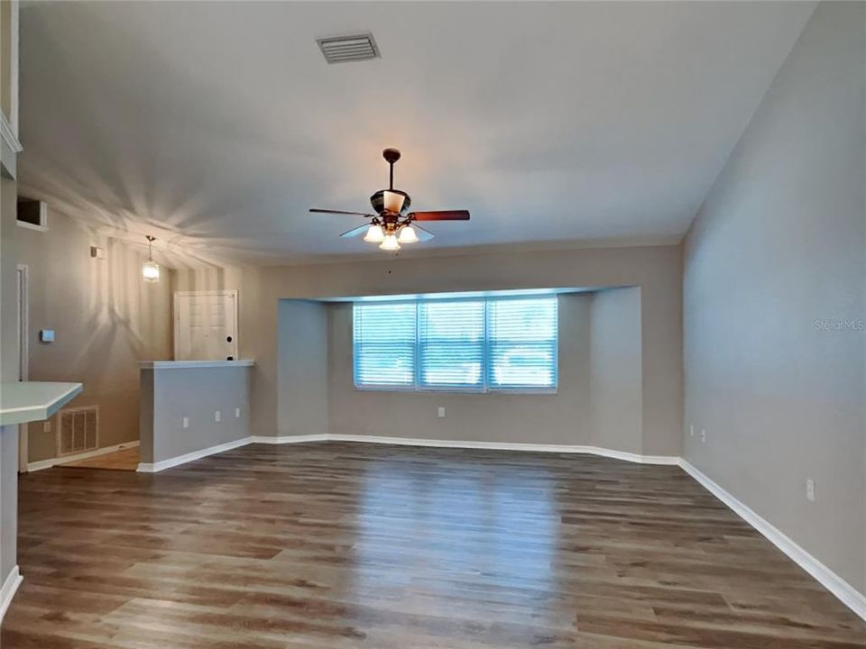 Recently Rented: $1,979 (3 beds, 2 baths, 1454 Square Feet)