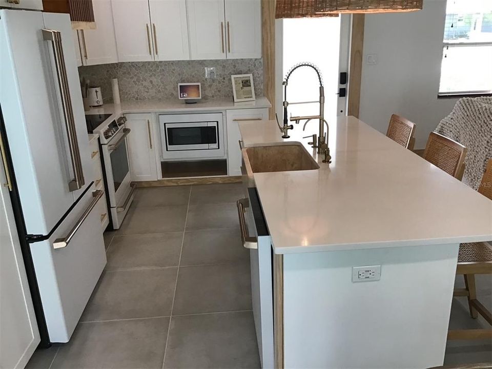 Recently Sold: $549,000 (2 beds, 2 baths, 1090 Square Feet)