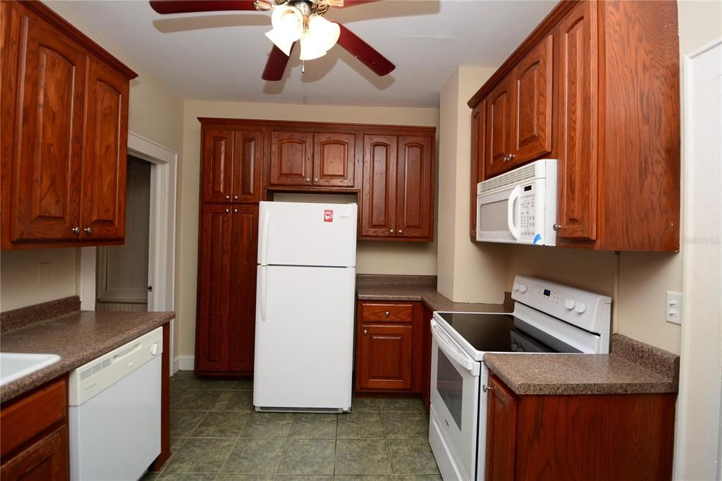 Recently Sold: $125,900 (2 beds, 1 baths, 1152 Square Feet)