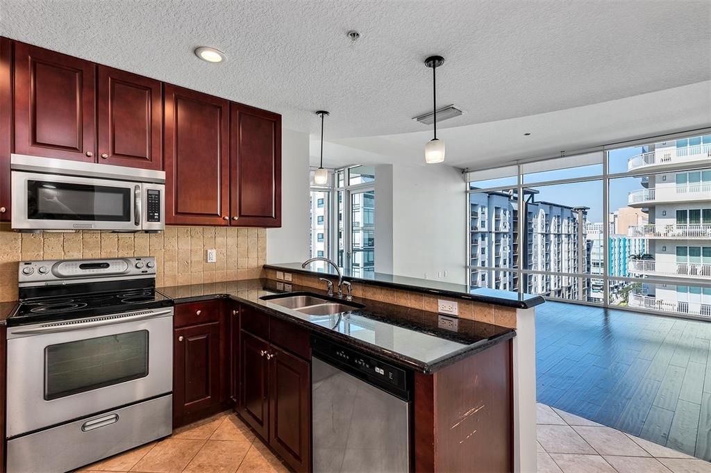 For Sale: $379,000 (2 beds, 2 baths, 1198 Square Feet)