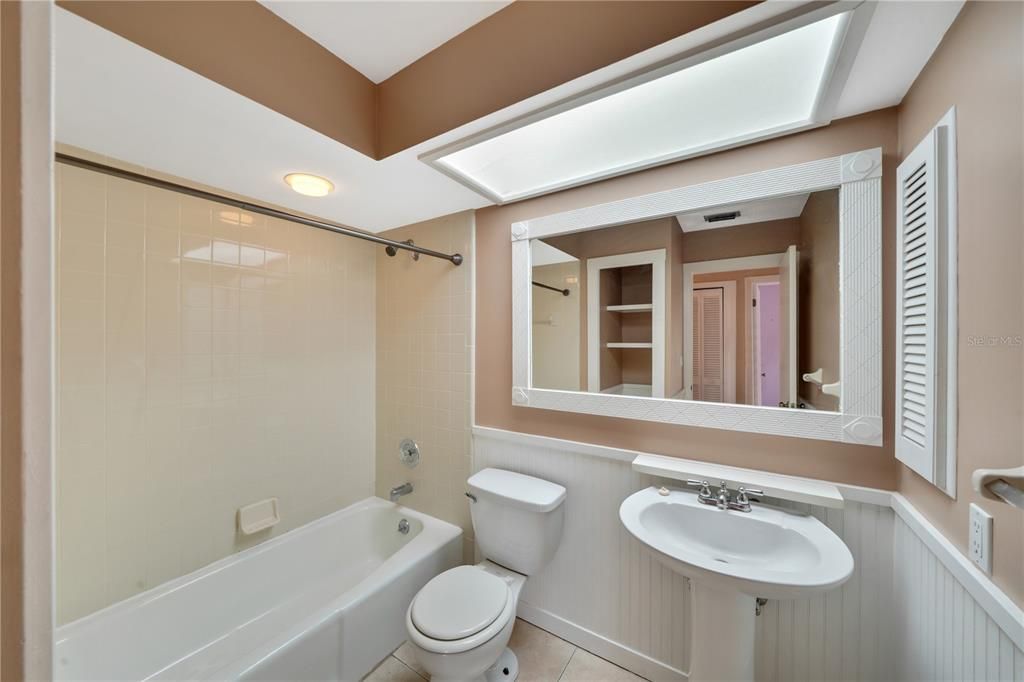 最近售出: $459,900 (2 贝兹, 3 浴室, 1100 平方英尺)