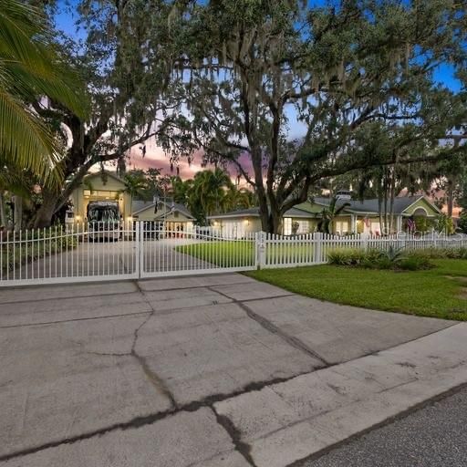 Recently Sold: $899,900 (3 beds, 3 baths, 3695 Square Feet)