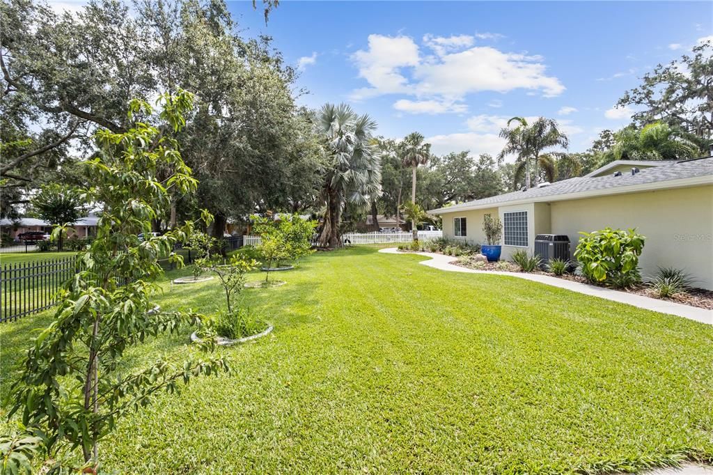 Recently Sold: $899,900 (3 beds, 3 baths, 3695 Square Feet)