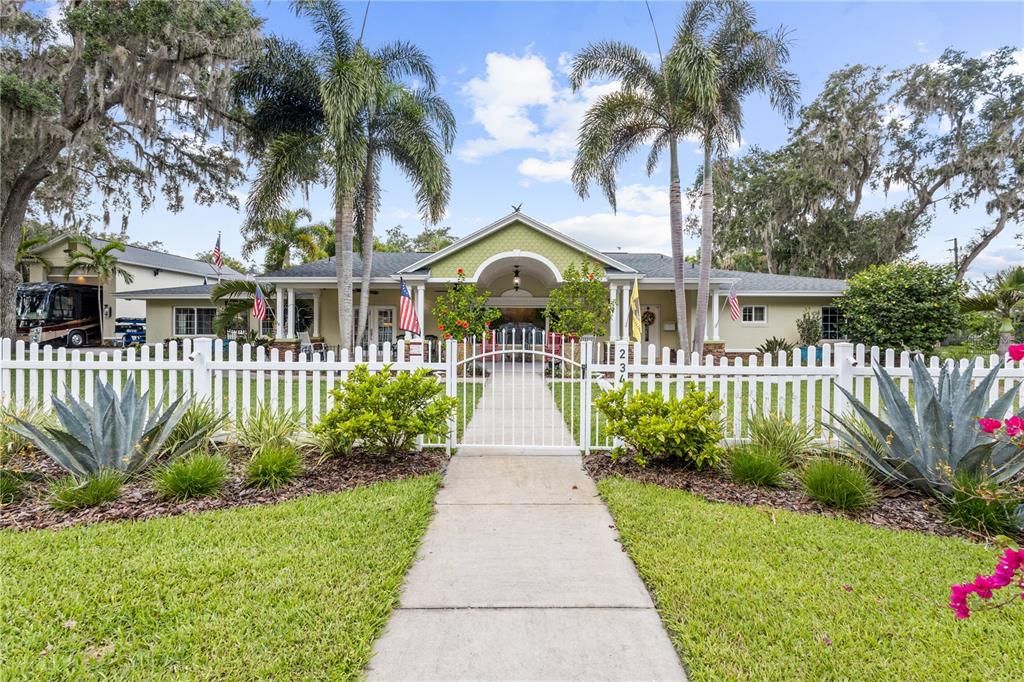 Recently Sold: $899,900 (3 beds, 3 baths, 3695 Square Feet)