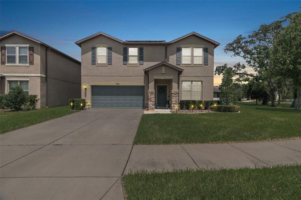 Recently Sold: $389,900 (4 beds, 2 baths, 2612 Square Feet)