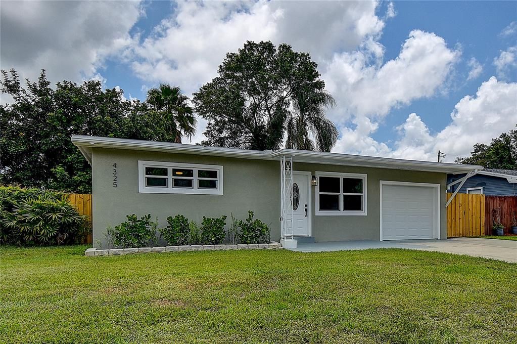 Recently Sold: $325,000 (3 beds, 1 baths, 1074 Square Feet)