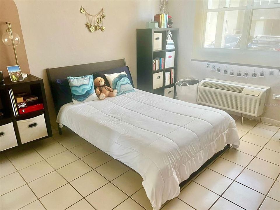 Activo con contrato: $275,000 (3 camas, 2 baños, 1283 Pies cuadrados)