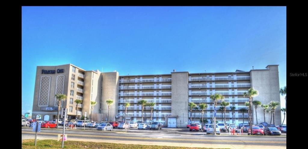 Active With Contract: $194,000 (1 beds, 1 baths, 385 Square Feet)