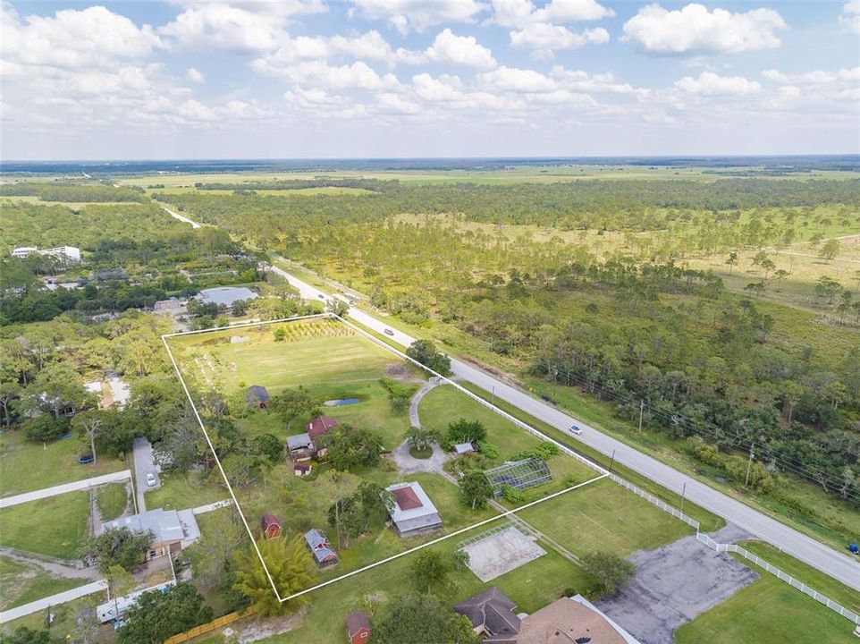 На продажу: $3,750,000 (5.01 acres)