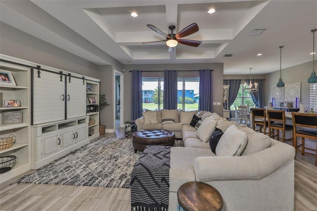 For Sale: $975,000 (3 beds, 3 baths, 2059 Square Feet)