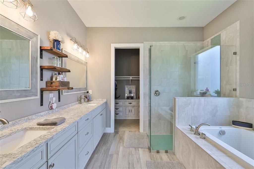 For Sale: $975,000 (3 beds, 3 baths, 2059 Square Feet)