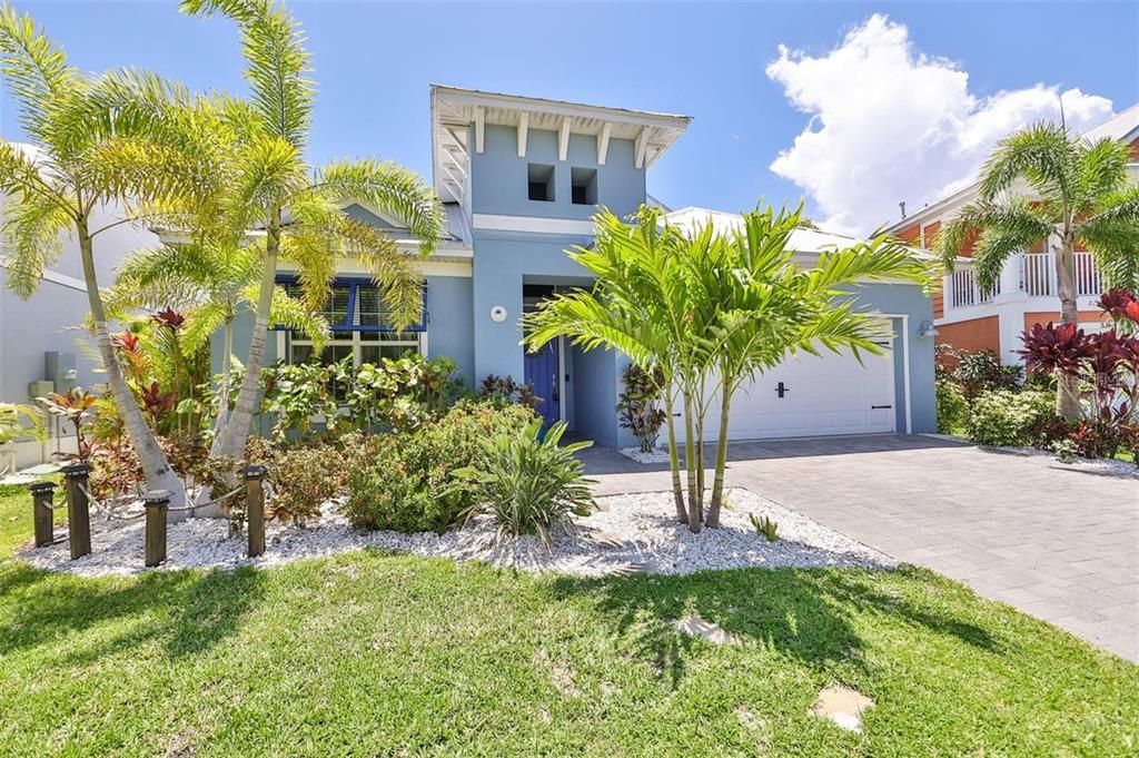 For Sale: $975,000 (3 beds, 3 baths, 2059 Square Feet)