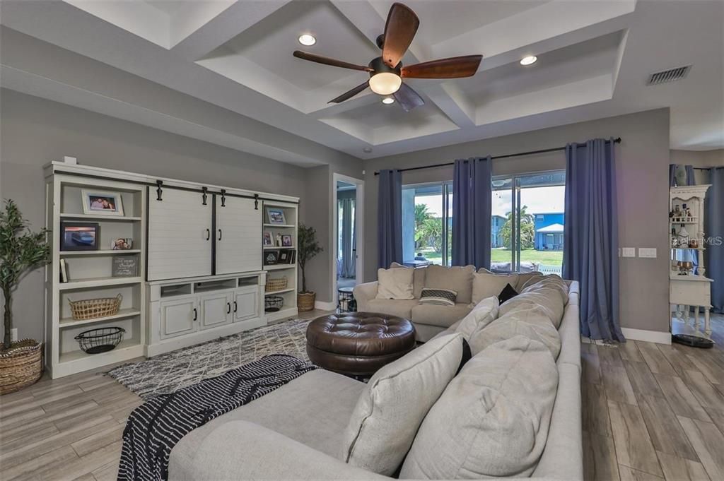 For Sale: $975,000 (3 beds, 3 baths, 2059 Square Feet)