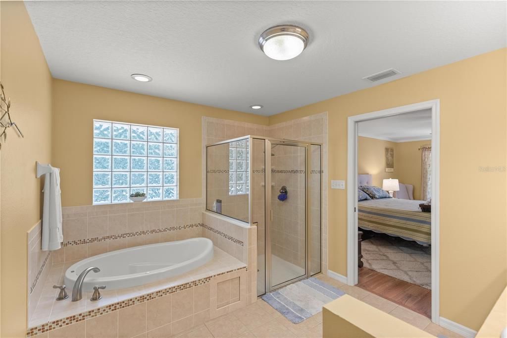 Недавно продано: $399,000 (3 спален, 2 ванн, 2023 Квадратных фут)