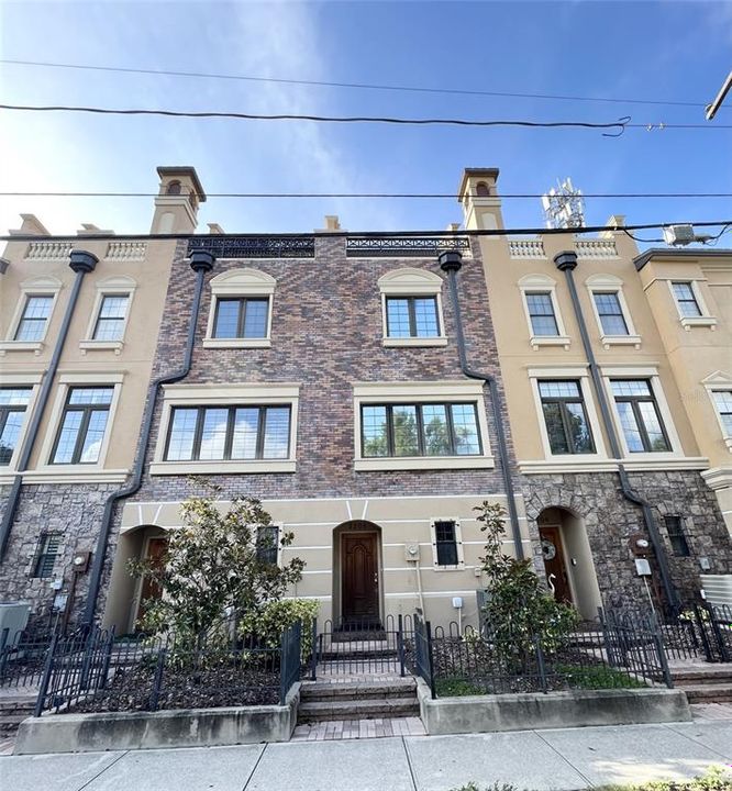 Recently Rented: $3,500 (3 beds, 2 baths, 1605 Square Feet)