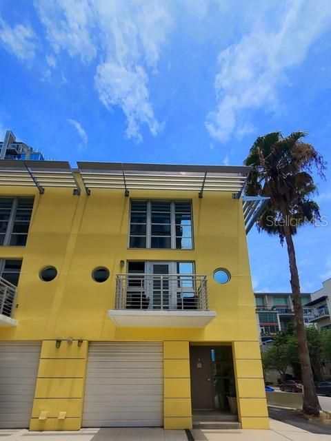 Recently Sold: $849,999 (2 beds, 2 baths, 1427 Square Feet)