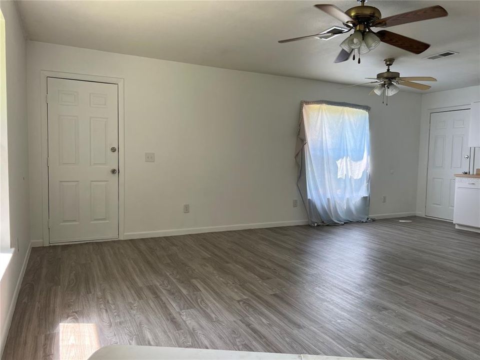 Recently Sold: $129,500 (2 beds, 1 baths, 928 Square Feet)