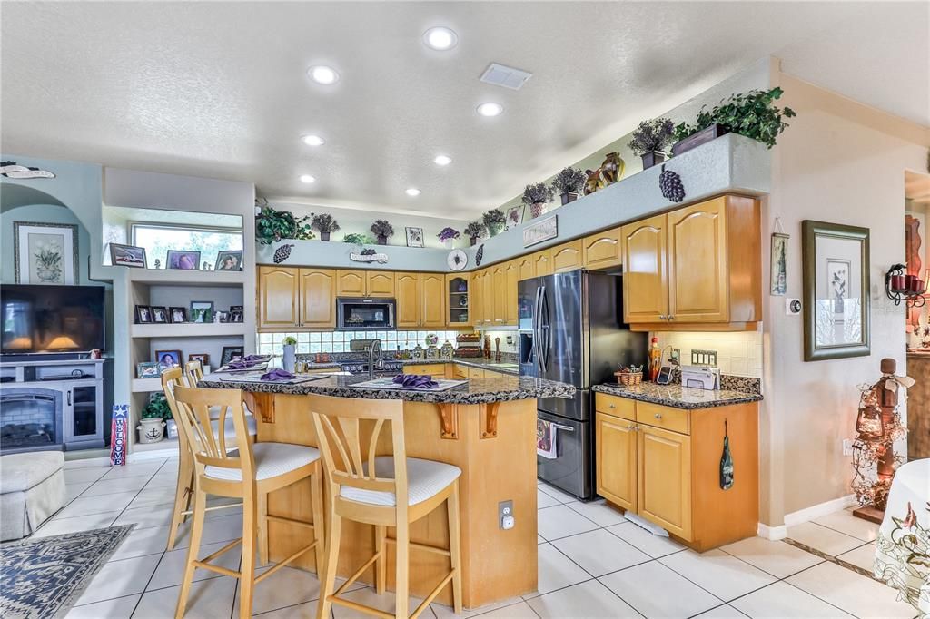 Recently Sold: $650,000 (4 beds, 3 baths, 2788 Square Feet)