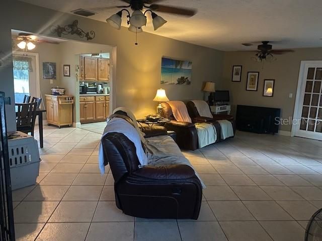 Recently Sold: $370,000 (3 beds, 3 baths, 1695 Square Feet)