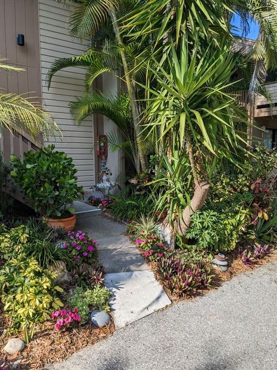 Vendido Recientemente: $369,500 (2 camas, 2 baños, 1077 Pies cuadrados)