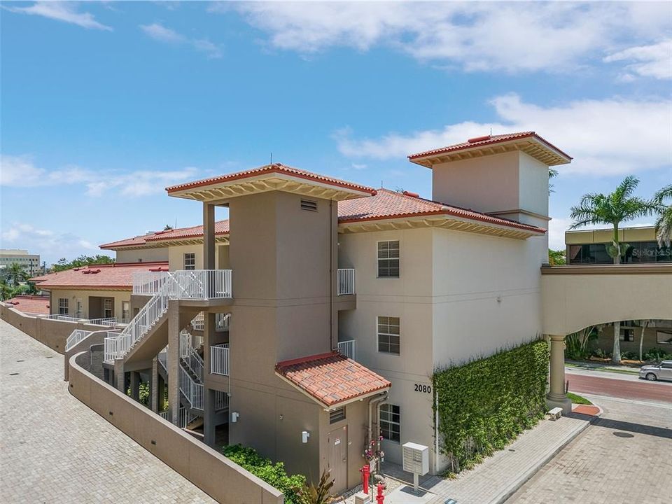 Vendido Recientemente: $334,900 (2 camas, 2 baños, 1114 Pies cuadrados)