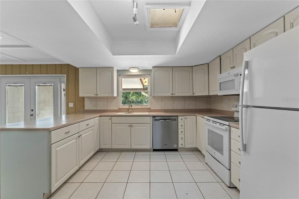 Recently Sold: $450,000 (4 beds, 2 baths, 2265 Square Feet)