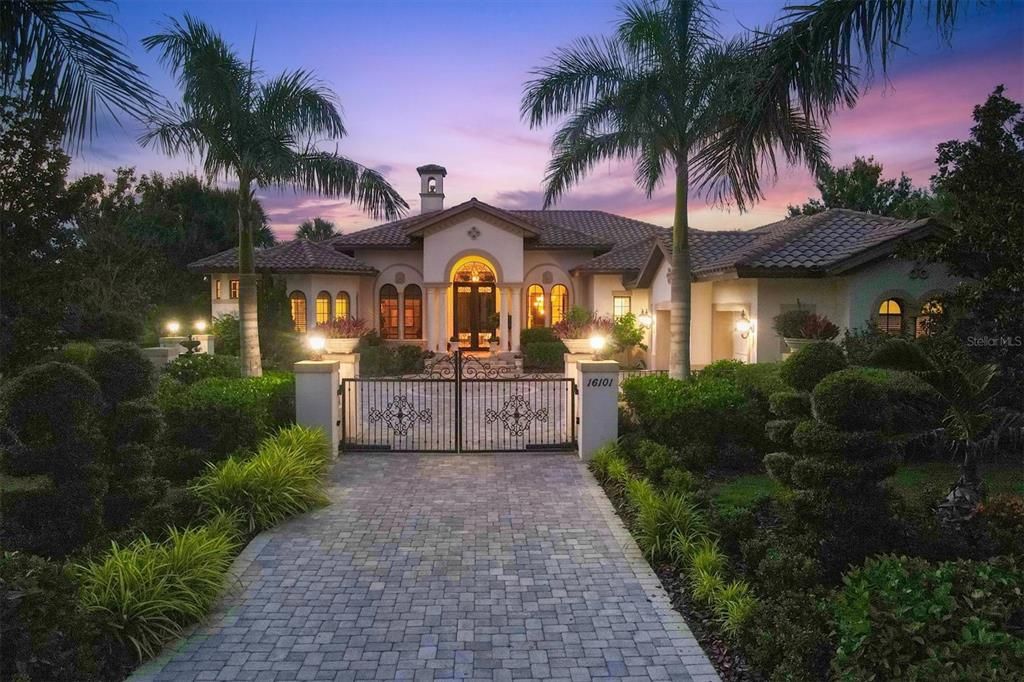 Recently Sold: $3,650,000 (4 beds, 4 baths, 4647 Square Feet)