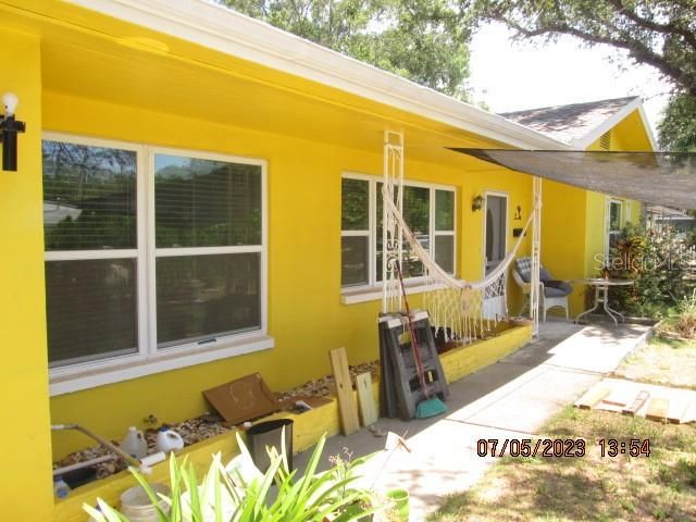 Recently Sold: $349,900 (2 beds, 1 baths, 1277 Square Feet)