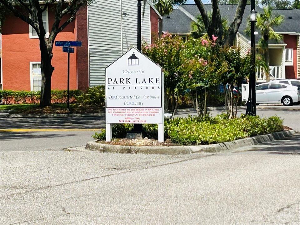 Entrance to Park Lake