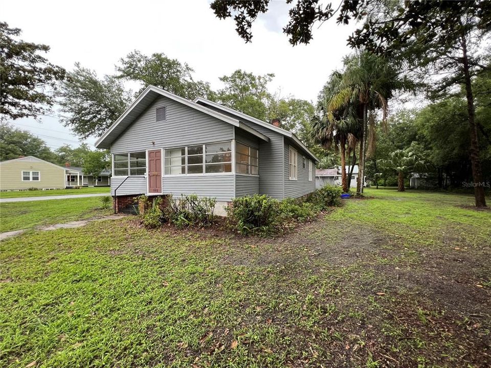 Recently Rented: $1,800 (2 beds, 2 baths, 1150 Square Feet)