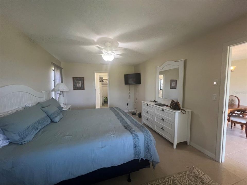 Active With Contract: $1,950 (3 beds, 2 baths, 1776 Square Feet)