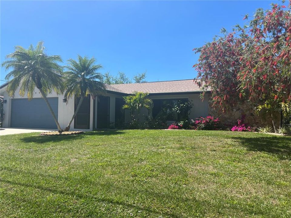 Active With Contract: $1,950 (3 beds, 2 baths, 1776 Square Feet)