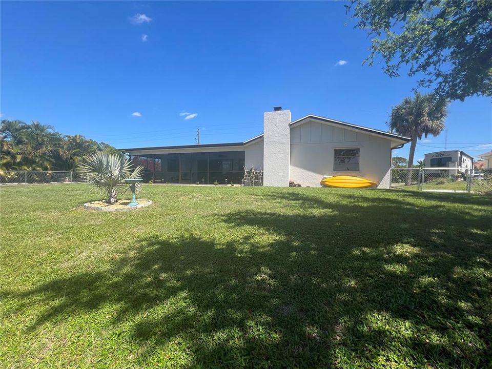 Active With Contract: $1,950 (3 beds, 2 baths, 1776 Square Feet)