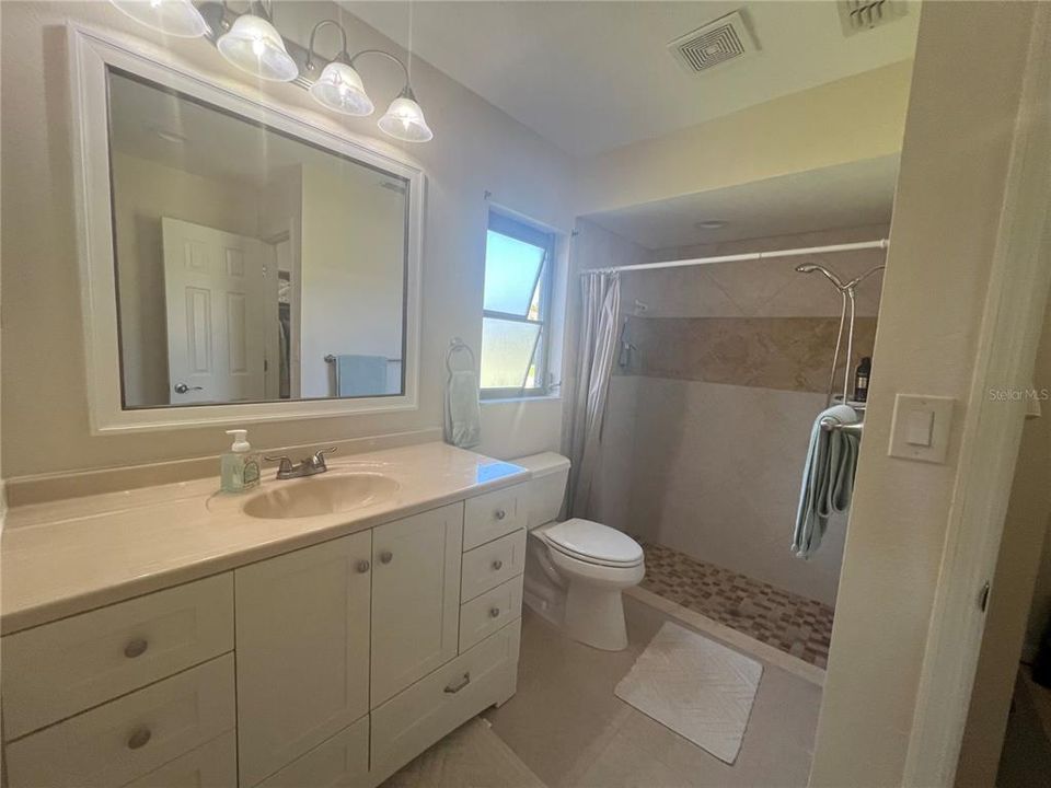 Active With Contract: $1,950 (3 beds, 2 baths, 1776 Square Feet)