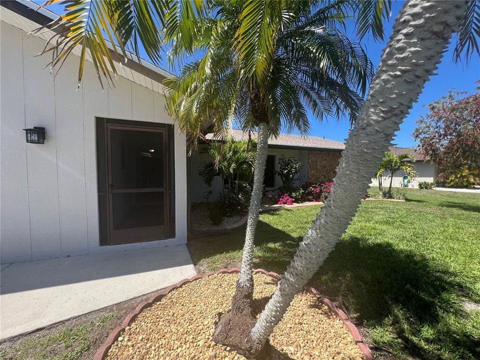 Active With Contract: $1,950 (3 beds, 2 baths, 1776 Square Feet)