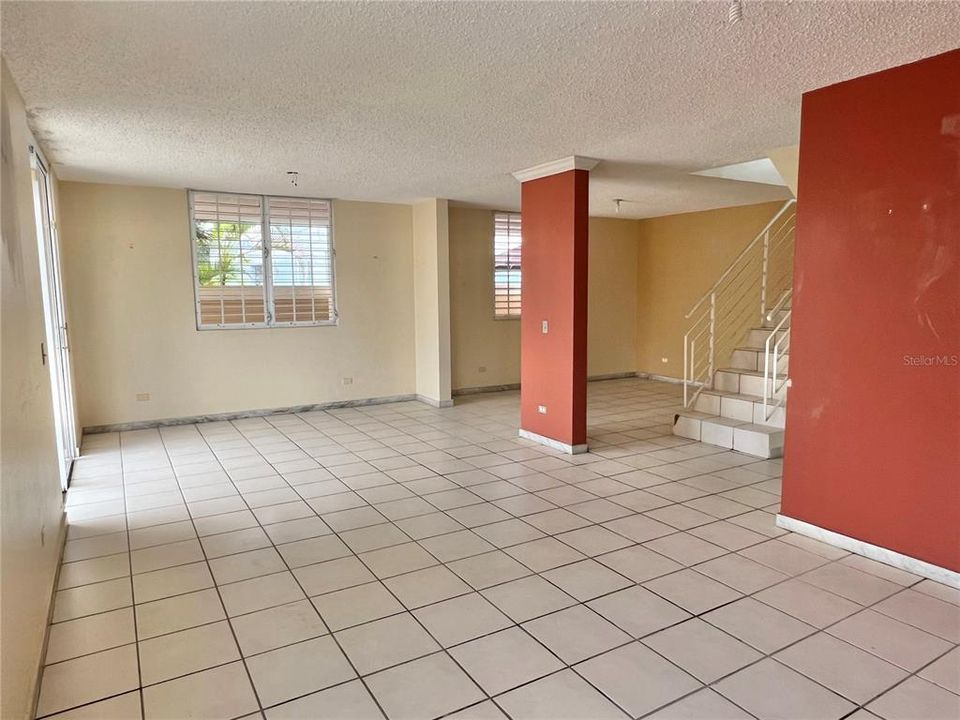 Vendido Recientemente: $239,900 (4 camas, 2 baños, 1758 Pies cuadrados)