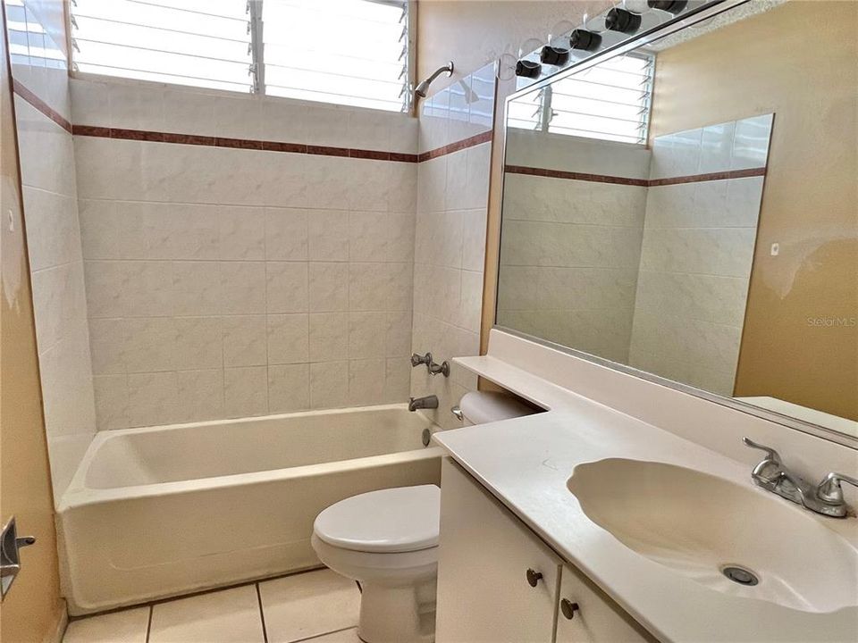 Vendido Recientemente: $239,900 (4 camas, 2 baños, 1758 Pies cuadrados)