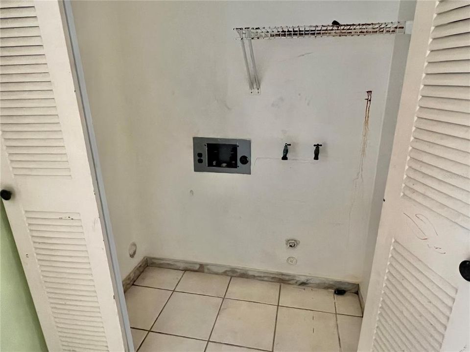 Vendido Recientemente: $239,900 (4 camas, 2 baños, 1758 Pies cuadrados)