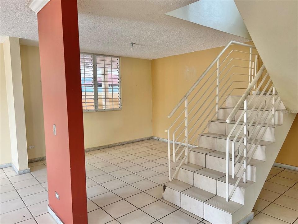 Vendido Recientemente: $239,900 (4 camas, 2 baños, 1758 Pies cuadrados)