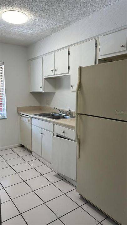 For Sale: $104,500 (2 beds, 1 baths, 936 Square Feet)